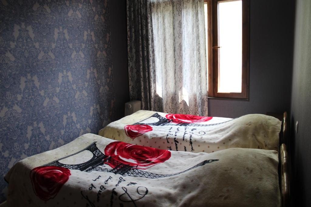 Двухместный (Стандартный двухместный номер с 2 отдельными кроватями и общей ванной комнатой) гостевого дома Ninia, Местиа