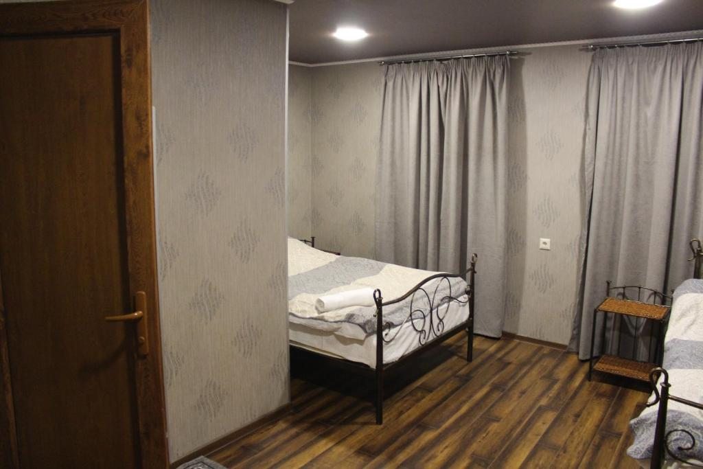 Двухместный (Двухместный номер с 2 отдельными кроватями и ванной комнатой) гостевого дома Ninia, Местиа