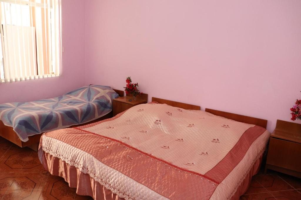 Четырехместный (Четырехместный номер эконом-класса с общей ванной комнатой) гостевого дома Джемал, Махинджаури
