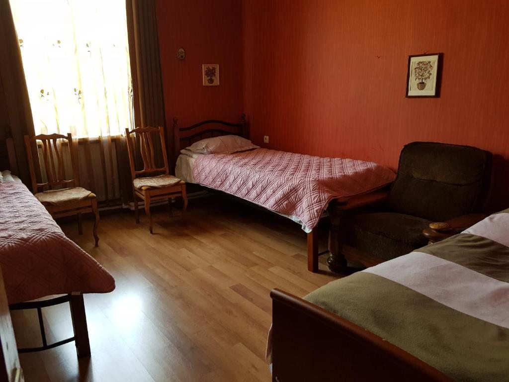 Двухместный (Двухместный номер с 2 отдельными кроватями и дополнительной кроватью) гостевого дома Tamari Guest House, Телави