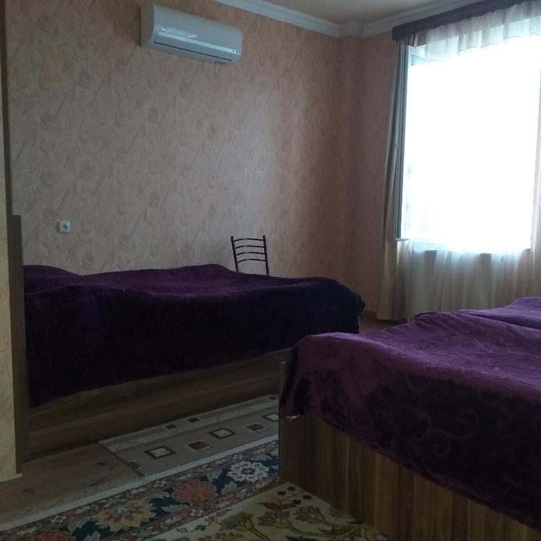 Четырехместный (Четырехместный номер с ванной комнатой) гостевого дома Tsminda Giorgi, Сигнахи