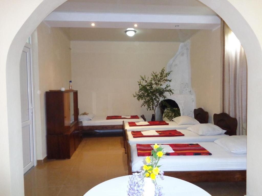 Четырехместный (Четырехместный номер с кухней и собственной ванной комнатой) гостевого дома Белый, Махинджаури