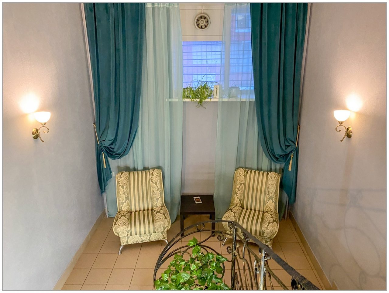 Библиотека, Отель Цветы