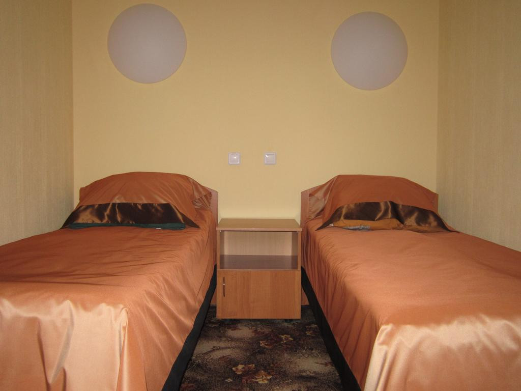 Двухместный (стандарт-одна двуспальная кровать), Гостиница Динамо