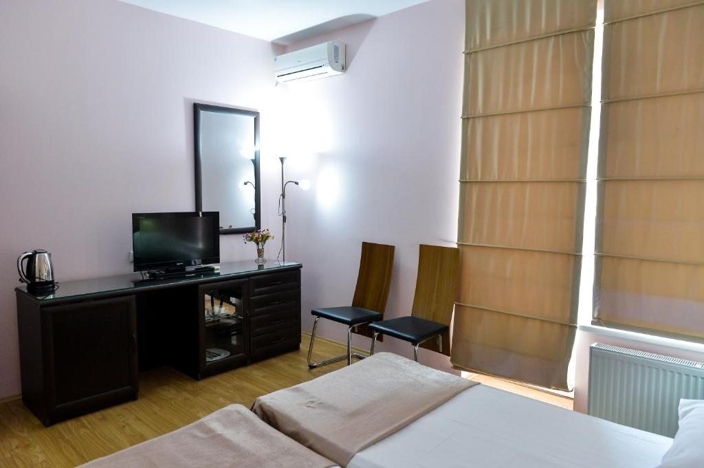 Двухместный (Стандартный двухместный номер с 1 кроватью или 2 отдельными кроватями и балконом) отеля Имерети, Цхалтубо