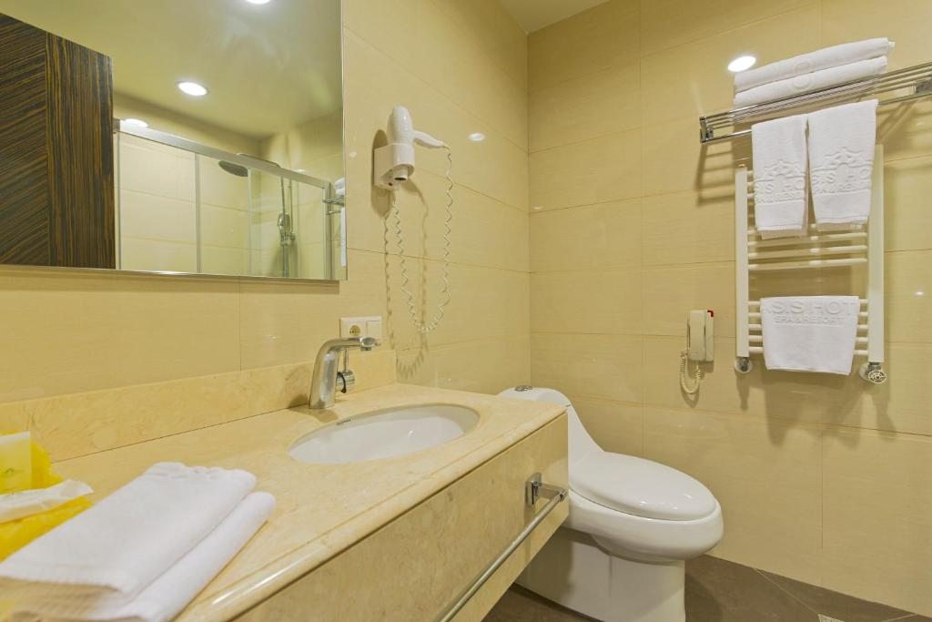 Двухместный (Улучшенный двухместный номер с 2 отдельными кроватями) курортного отеля Оазис, Чакви
