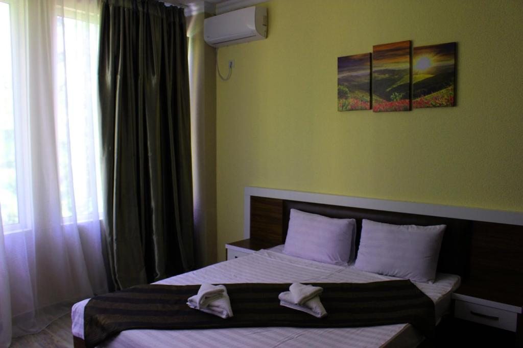 Двухместный (Стандартный двухместный номер с 1 кроватью и балконом) отеля Золотое Руно, Уреки