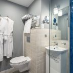 Ванная комната в двухместном номере Superior гостиницы «Аструс Москва» 3* в Москве