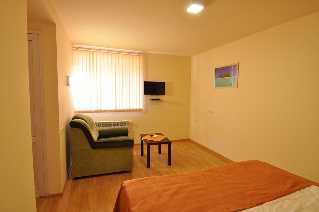 Двухместный (Двухместный номер с 1 кроватью и общей ванной комнатой) отеля Albert House, Ереван