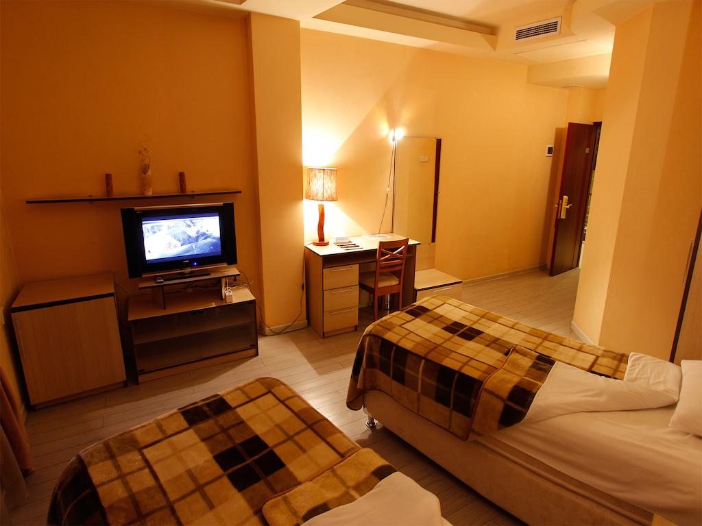 Двухместный (Двухместный номер эконом-класса с 2 отдельными кроватями) отеля Aquatek, Ереван