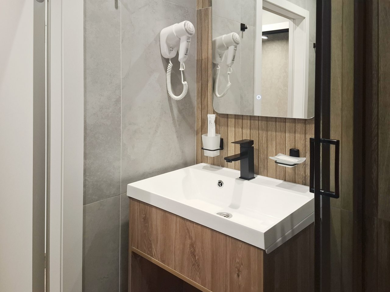 Одноместный (Бизнес), Гостиница Салют