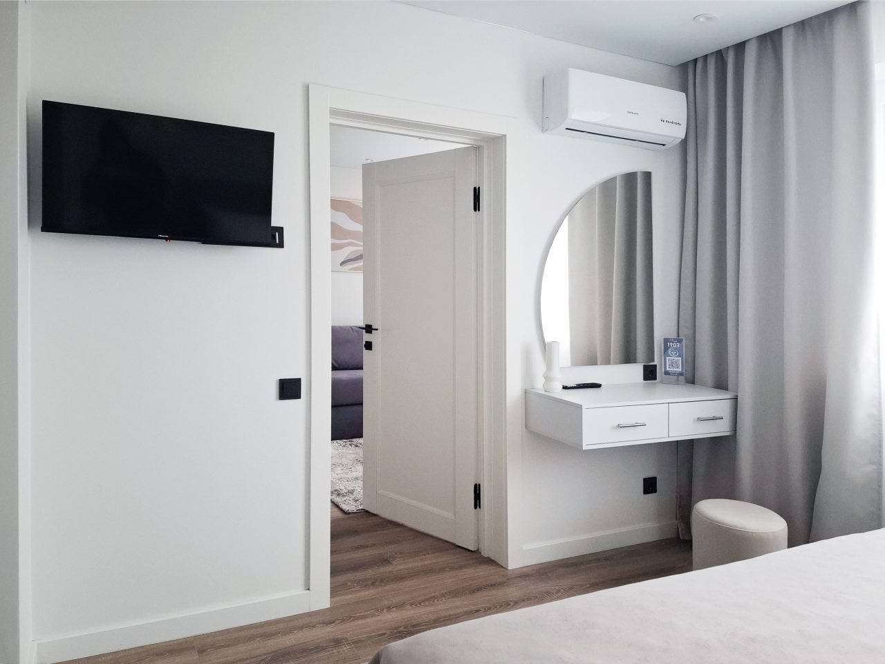 Сьюит, Гостиница Салют