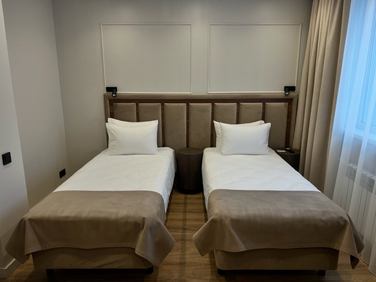 Апартаменты (Фэмили), Гостиница Салют