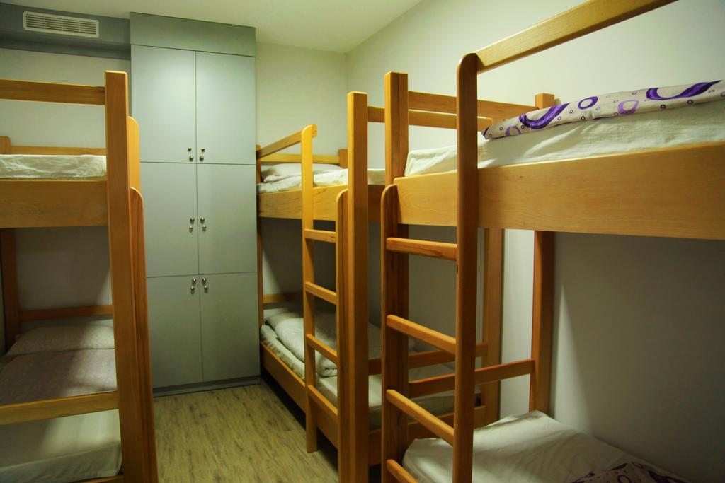 Номер (Кровать в общем 10-местном номере для мужчин и женщин) хостела Caucasus, Ереван