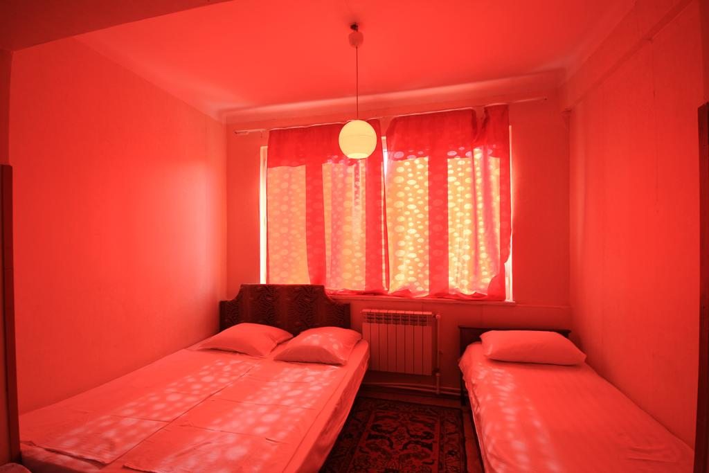Двухместный (Классический двухместный номер с 2 отдельными кроватями) хостела Center, Ереван