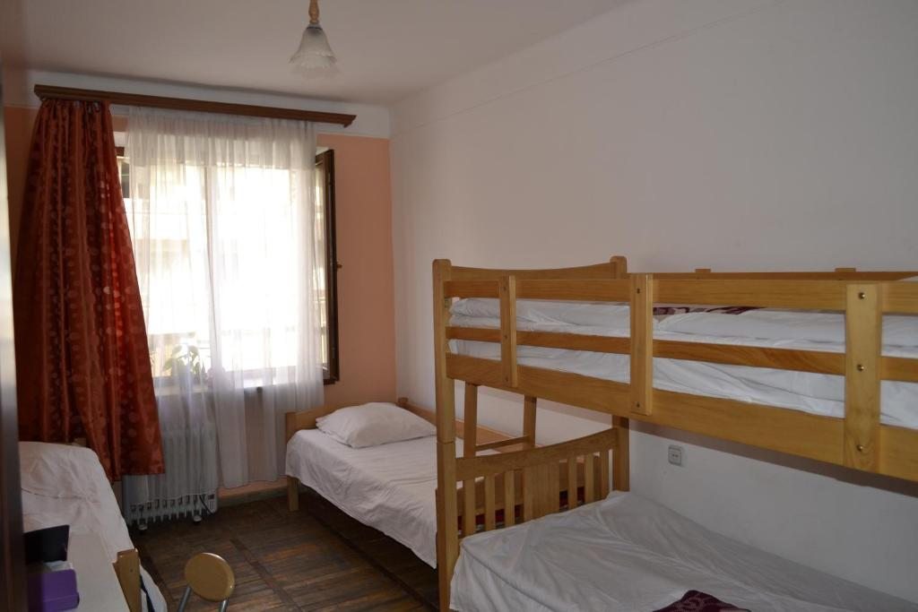 Номер (Кровать в общем 4-местном номере для мужчин и женщин) хостела Center, Ереван