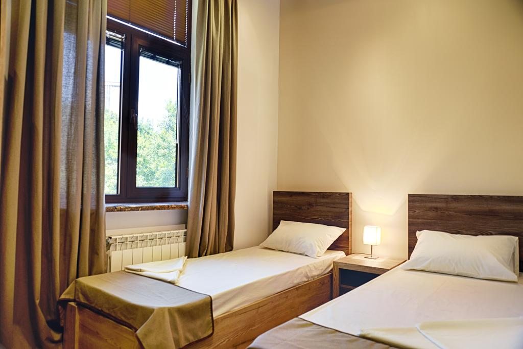 Двухместный (Стандартный двухместный номер с 2 отдельными кроватями) отеля City, Ереван