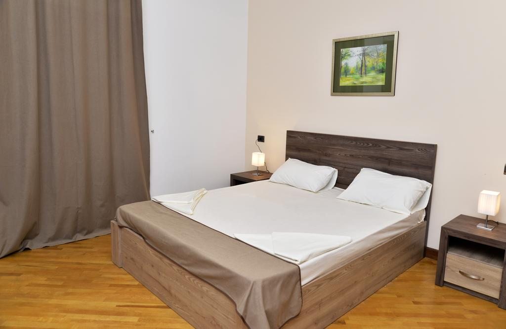 Двухместный (Стандартный двухместный номер с 1 кроватью - в стоимость включен трансфер от аэропорта) отеля City, Ереван