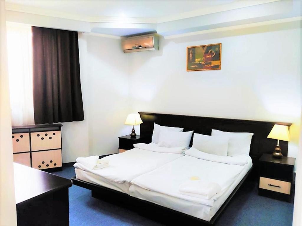 Двухместный (Двухместный номер с 1 кроватью или 2 отдельными кроватями и собственной ванной комнатой) отеля DDD, Ереван