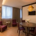 Сьюит (Люкс с кроватью размера «king-size»), Отель DoubleTree by Hilton Yerevan City Centre