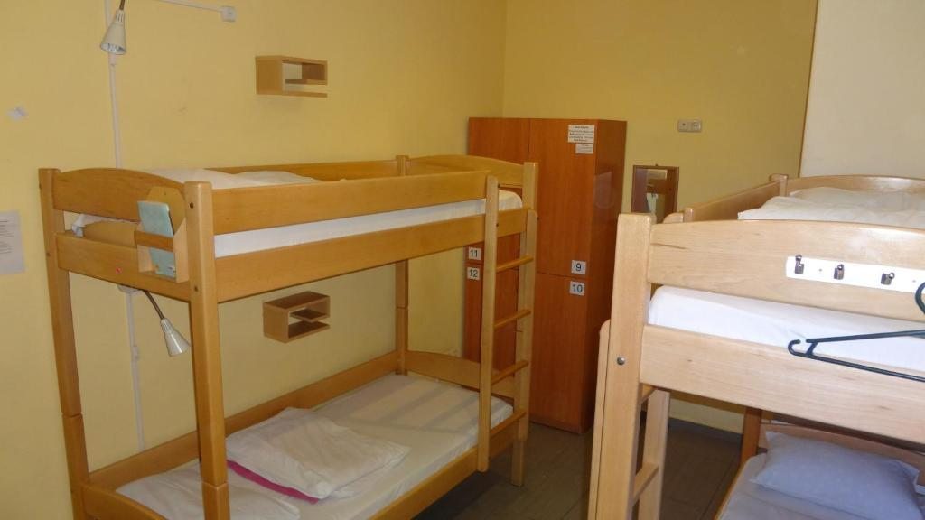 Номер (Кровать в общем номере с 4 кроватями) хостела Envoy, Ереван