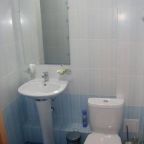 Ванная комната в гостинице Уютная, Новосибирск