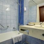 Ванная комната в гостинице Аэростар, Москва