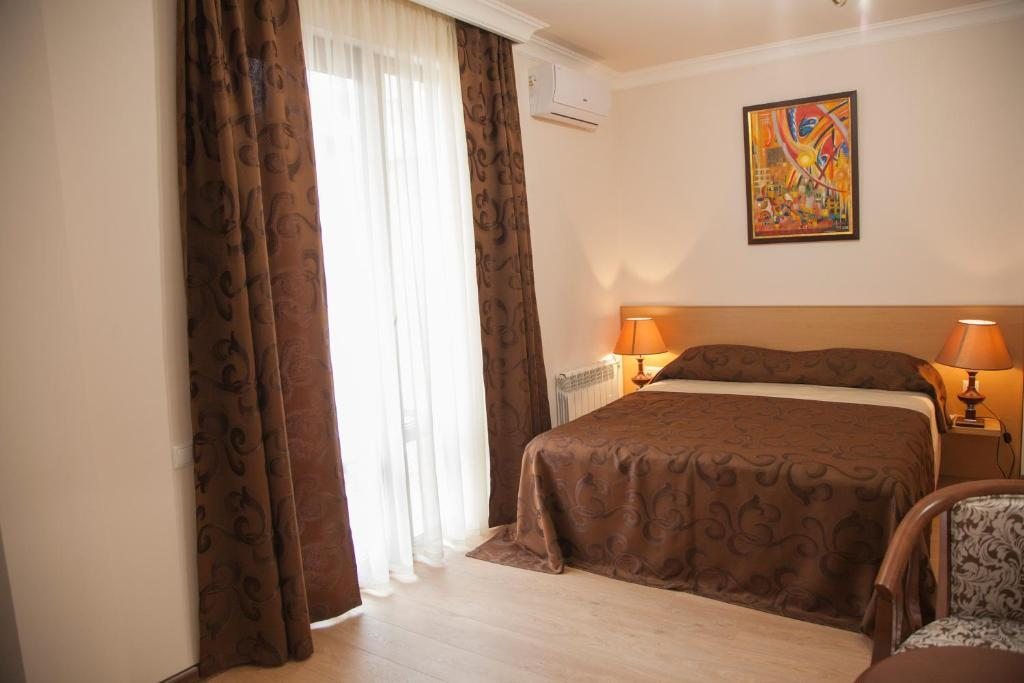Двухместный (Двухместный номер с 1 кроватью и балконом) отеля Hin Yerevantsi, Ереван