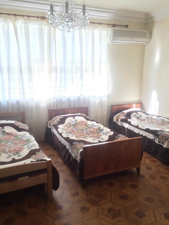 Номер (Кровать в общем четырехместном номере для женщин) хостела Сахаров, Ереван
