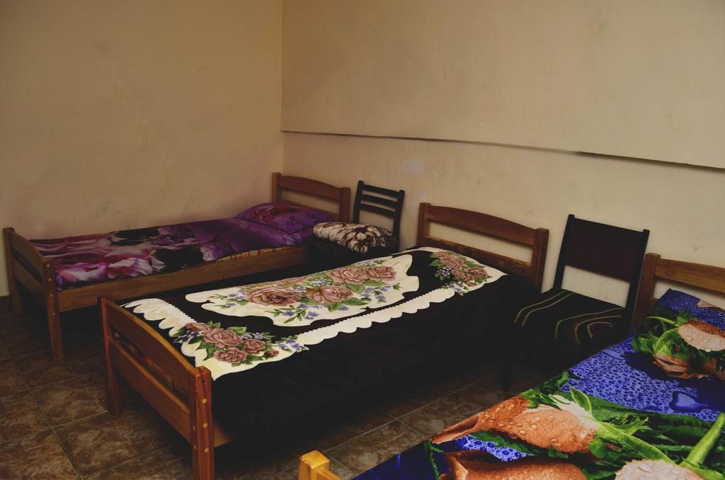 Номер (Кровать в общем четырехместном номере для мужчин) хостела Сахаров, Ереван