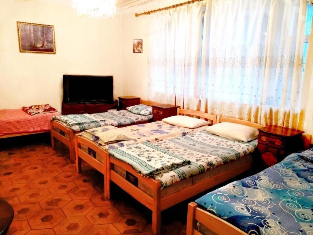 Номер (Общий номер для мужчин и женщин с 8 кроватями) хостела Сахаров, Ереван