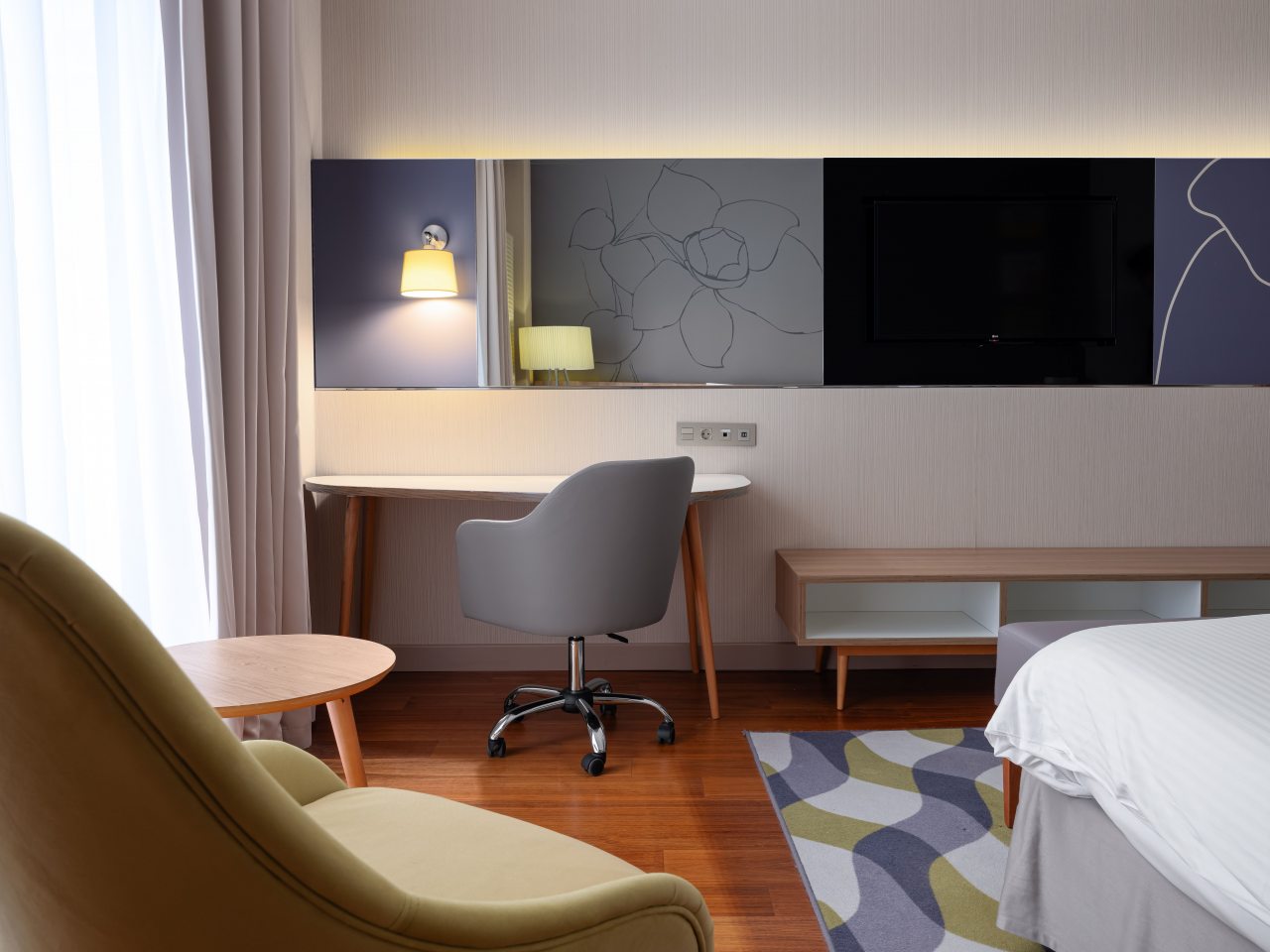Сюит (Реновированный Люкс с 1 спальней и доступом в lounge-зону), Отель Edge Seligerskaya