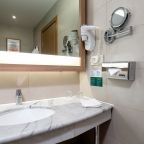 Сюит (Реновированный Люкс с 1 спальней и доступом в lounge-зону), Отель Edge Seligerskaya