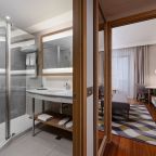 Сюит (Реновированный Люкс с 1 спальней и доступом в lounge-зону), Отель Edge Seligerskaya