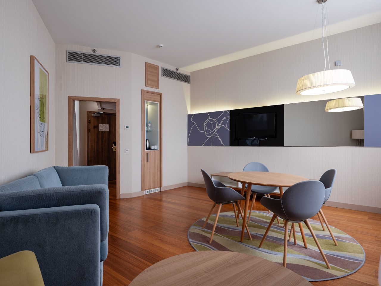 Сюит (Реновированный Люкс с 1 спальней и доступом в lounge-зону), Отель Edge Seligerskaya