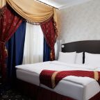 Студио (Студия), Отель Moscow Holiday
