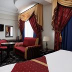 Студио (Студия), Отель Moscow Holiday