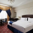 De Luxe (Де Люкс), Отель Moscow Holiday