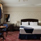 De Luxe (Де Люкс), Отель Moscow Holiday