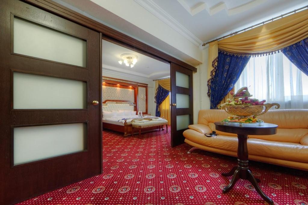 Люкс (Двухкомнатный) отеля Moscow Holiday, Москва