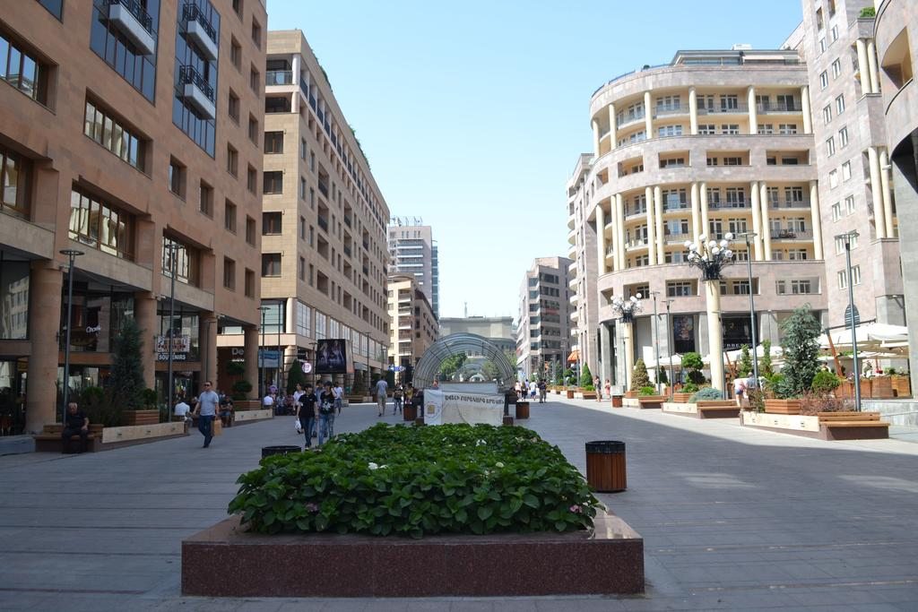 Апартаменты (Апартаменты с балконом), Kentron North Ave - La Piazza