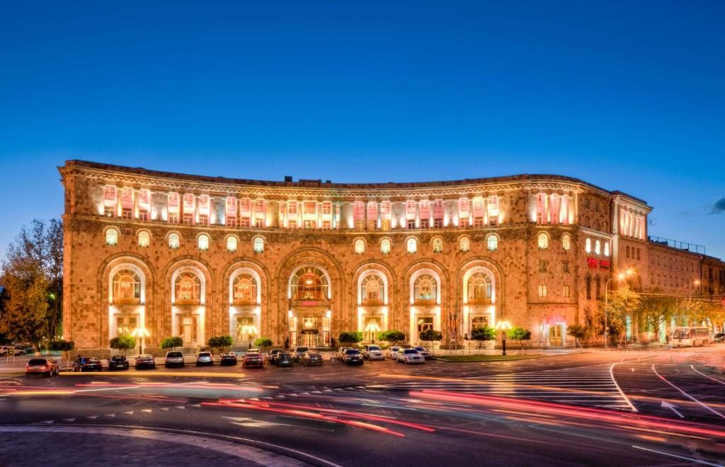 Отель Marriott Armenia Yerevan, Ереван