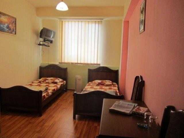 Двухместный (Стандартный двухместный номер с 2 отдельными кроватями) хостела Masiv, Ереван