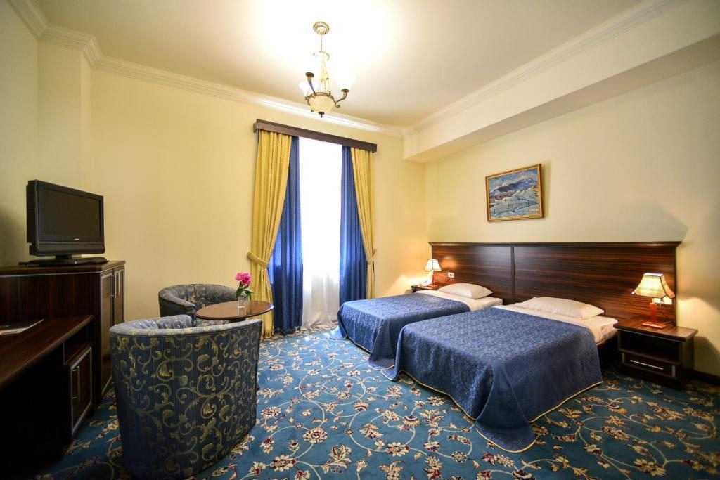Двухместный (Двухместный номер эконом-класса с 2 отдельными кроватями) отеля Метрополь, Ереван