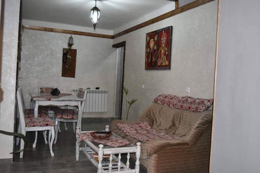 Двухместный (Двухместный номер с двуспальной кроватью и дополнительной кроватью) хостела Тигранян 5, Ереван