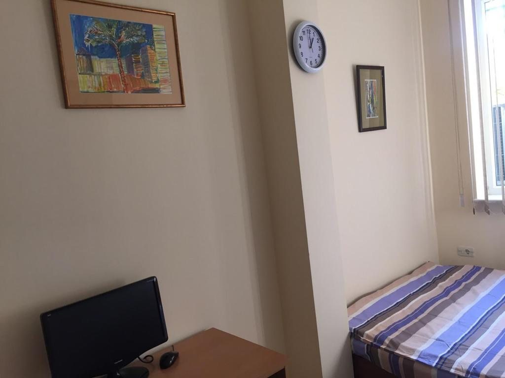 Двухместный (Двухместный номер с 1 кроватью и общей ванной комнатой) отеля Ереван