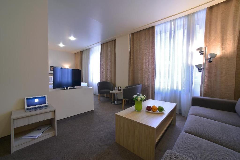 Трехместный (Трехместный номер с основными удобствами) отеля Barsam Suites, Ереван