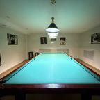 Русский бильярд, Гостиница Купеческий дом