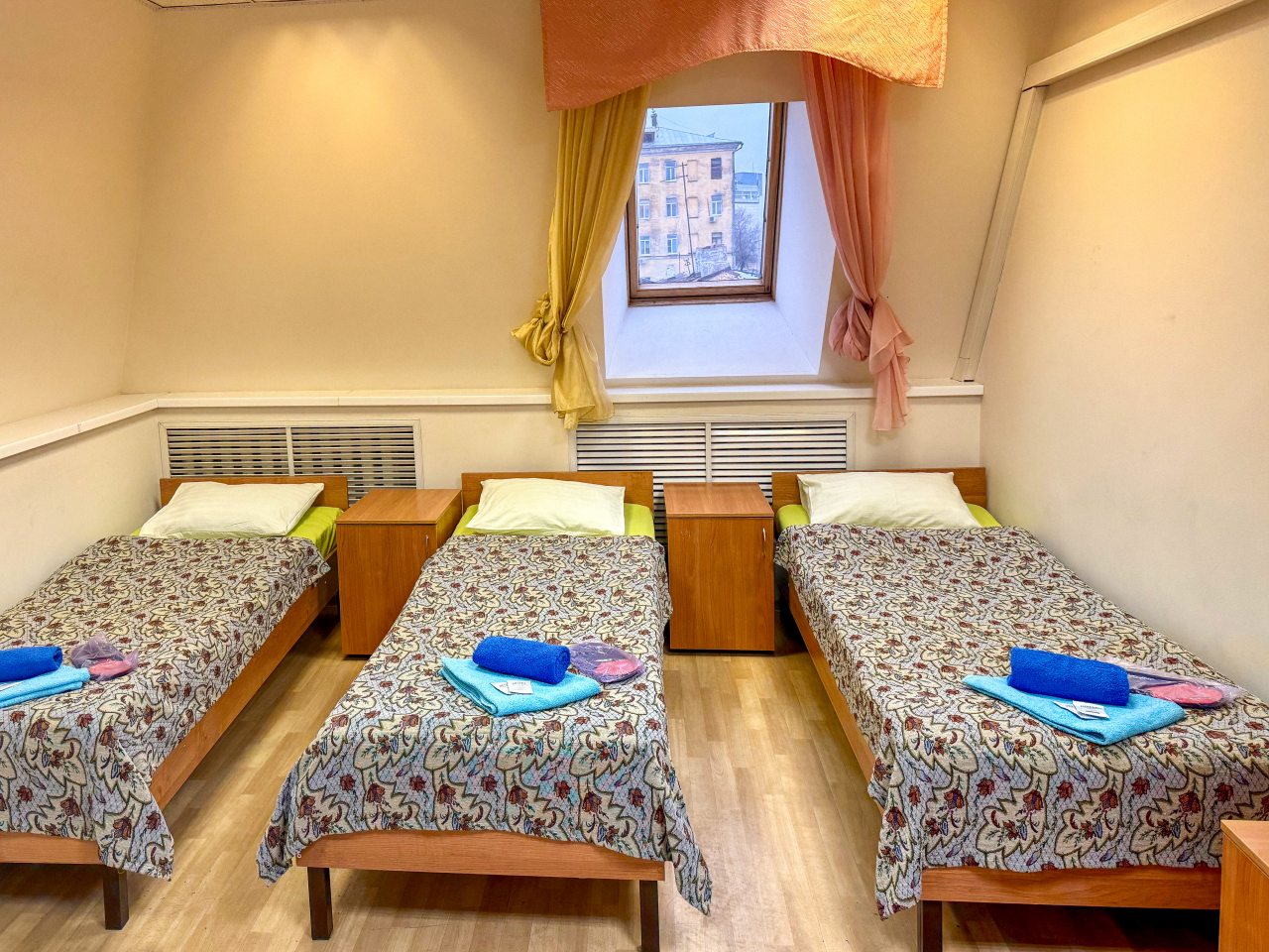 Трехместный (Номер Эконом с удобствами на этаже), Гостиница Купеческий дом