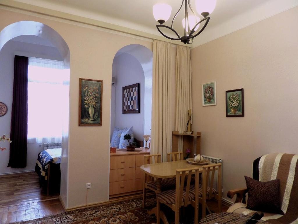 Апартаменты (Апартаменты), Apartment on Mashtots avenue 6